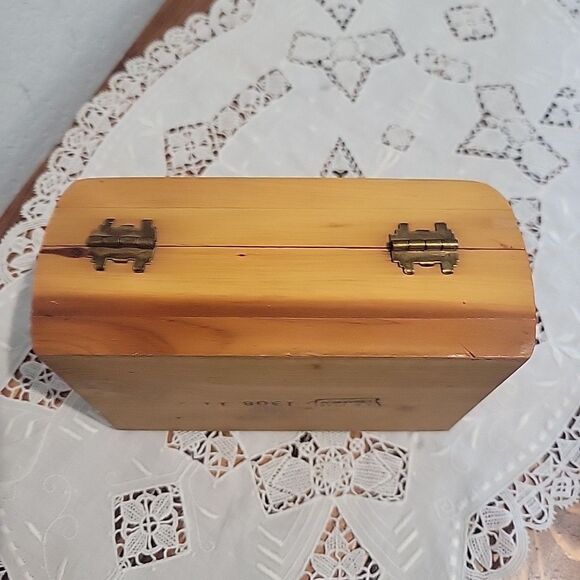Vintage Cedar Wood Trinket Box Jewelry Chest with Hinged Lid Keepsake Etched DAD - Picture 9 of 11